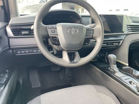Used 2025 Toyota Camry LE image 33