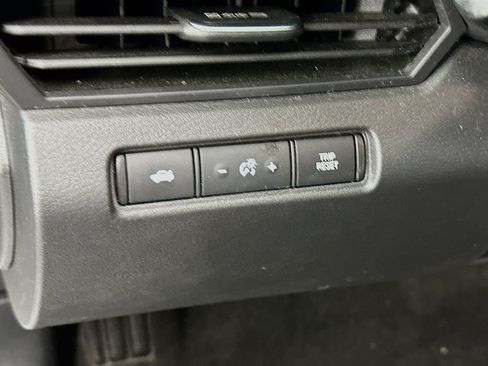 Used 2024 Nissan Altima 2.5 SV AWD/4WD image 17