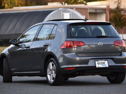 Used 2017 Volkswagen Golf S image 7