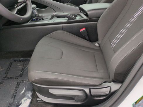 Used 2025 Hyundai Elantra Sport FWD image 13