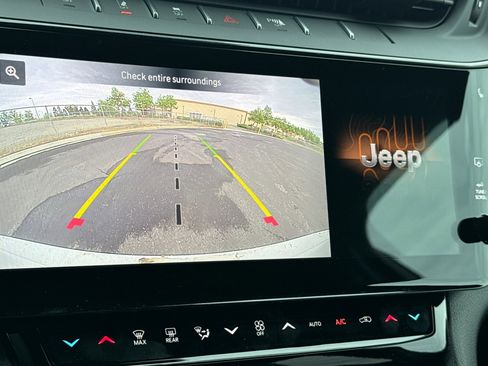 New 2026 Jeep Grand Cherokee Altitude image 18