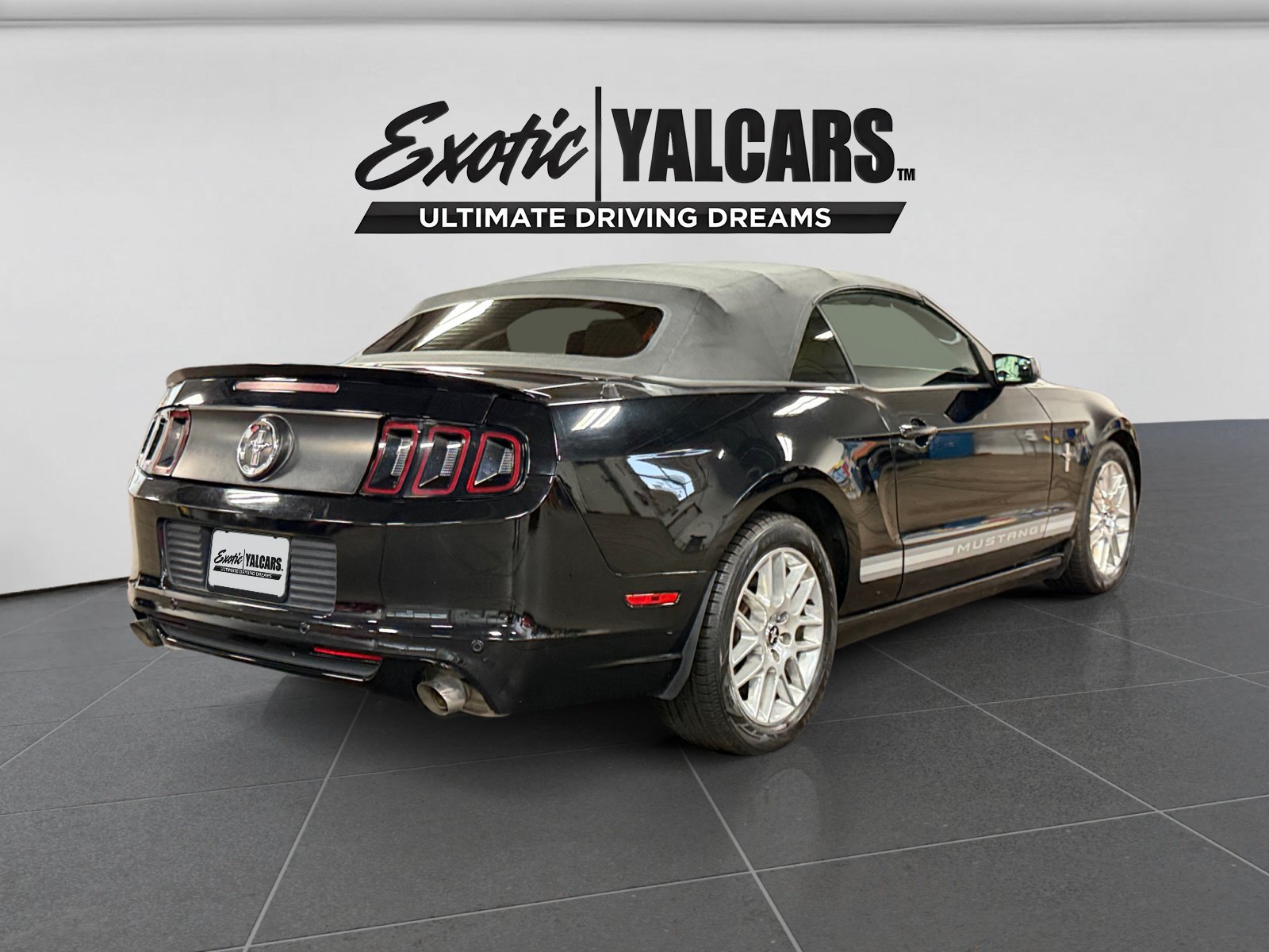 Used 2013 Ford Mustang Premium RWD image 5