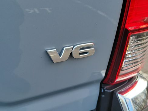 Used 2018 Toyota Tacoma TRD Off-Road image 6