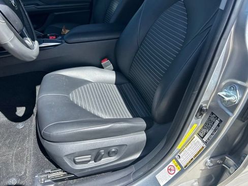 Used 2018 Toyota Camry SE FWD image 9