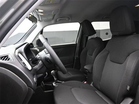 Used 2020 Jeep Renegade Sport image 9