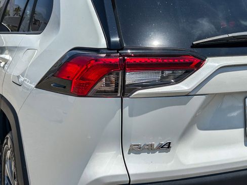 Used 2022 Toyota RAV4 XLE Premium AWD/4WD image 9