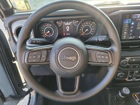 Used 2025 Jeep Gladiator Sport AWD/4WD image 21
