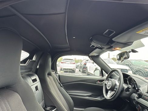 Used 2019 MAZDA MX-5 Miata Sport image 19