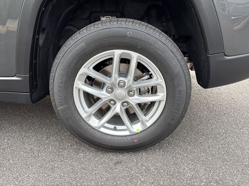 New 2025 Jeep Grand Cherokee Laredo X w/ Luxury Tech Group I image 9