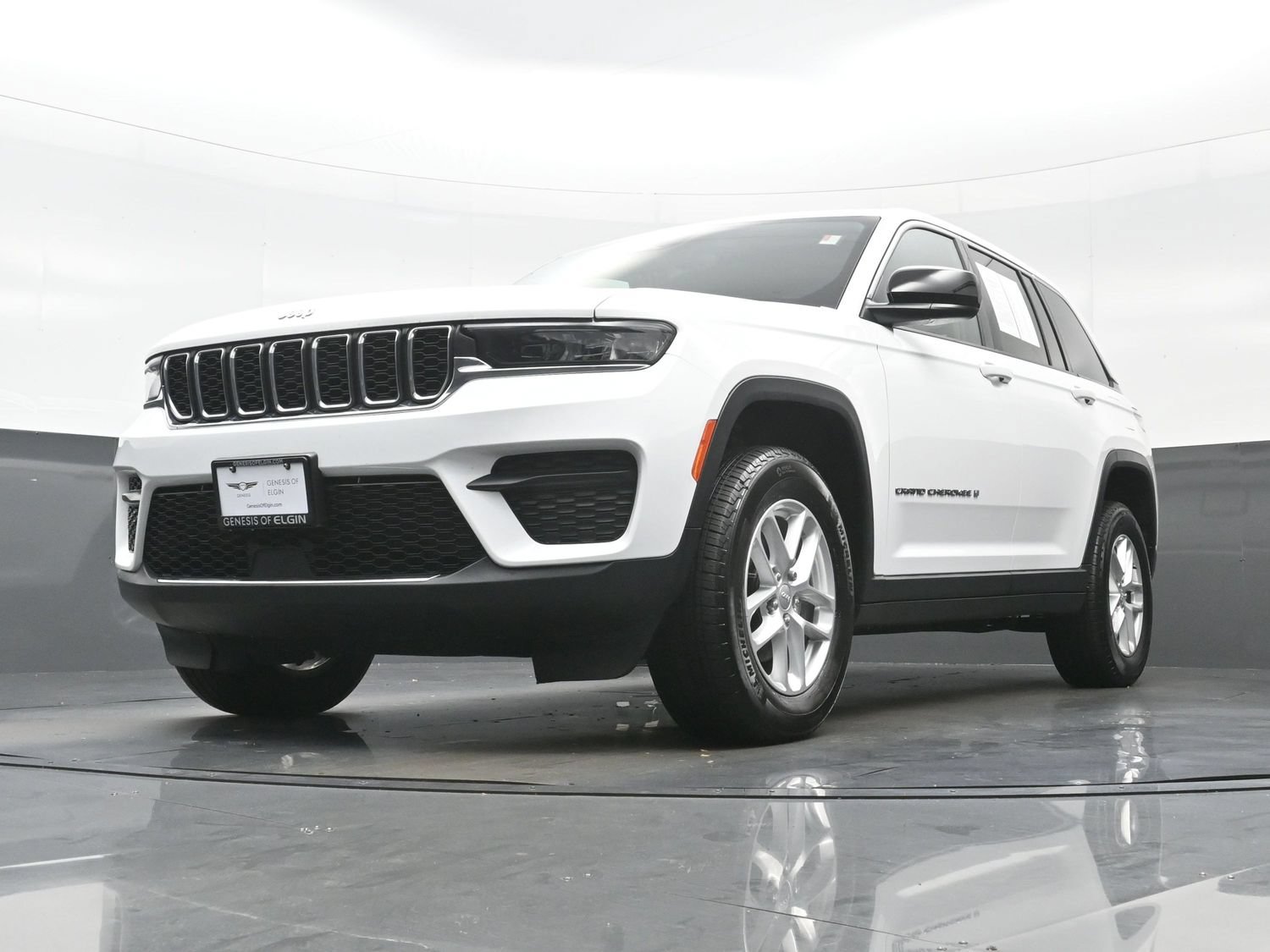 Used 2023 Jeep Grand Cherokee Laredo X AWD/4WD image 25
