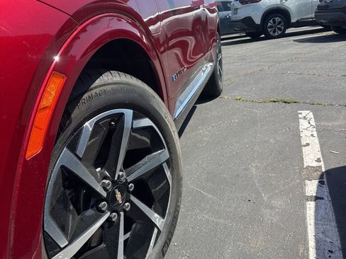 Used 2025 Chevrolet Equinox EV LT w/ Convenience Package image 2