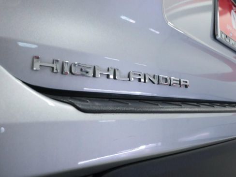 Used 2022 Toyota Highlander XLE FWD image 37