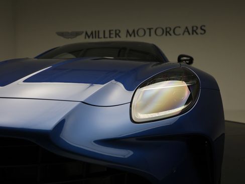 Used 2025 Aston Martin V8 Vantage Coupe image 28