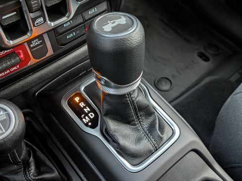 Used 2025 Jeep Wrangler Willys image 29