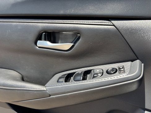 Certified 2024 Nissan Sentra SV FWD image 22