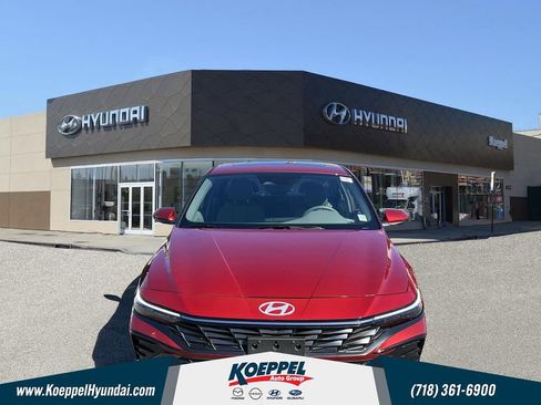 Used 2024 Hyundai Elantra SEL w/ Convenience Package image 2