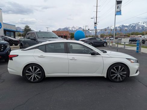 Used 2022 Nissan Altima 2.5 SR image 2