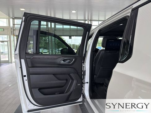 Used 2021 Chevrolet Suburban Z71 w/ Luxury Package AWD/4WD image 24