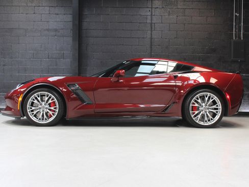 Used 2016 Chevrolet Corvette Z06 w/ 3LZ Preferred Equipment Group image 3