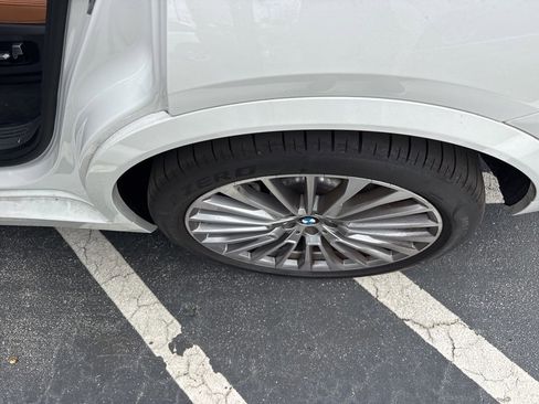 Used 2026 BMW X7 xDrive40i image 9