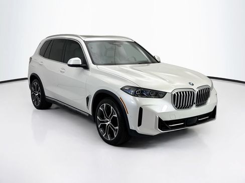 Used 2024 BMW X5 xDrive40i w/ Premium Package AWD/4WD image 3