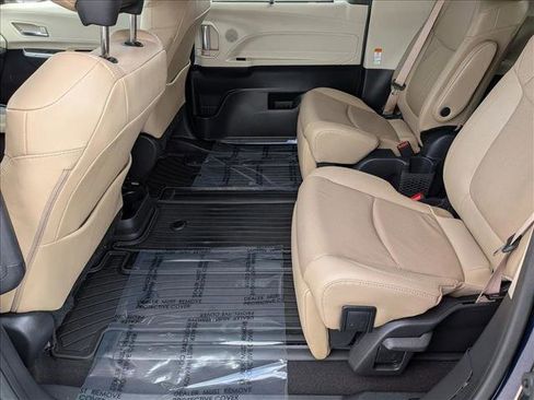 Certified 2023 Toyota Sienna Limited image 20