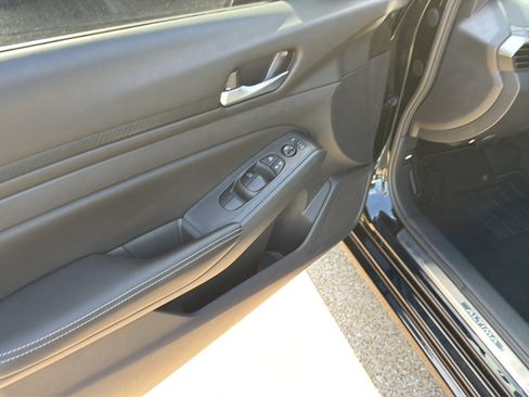 Used 2025 Nissan Altima 2.5 SV w/ SV Premium Package FWD image 20