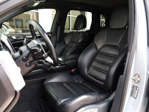 Used 2017 Porsche Cayenne S AWD/4WD image 39