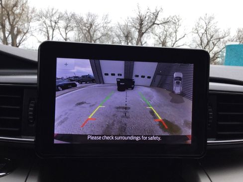 Used 2022 Ford Explorer XLT w/ Equipment Group 202A image 12