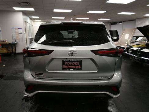 Certified 2024 Toyota Highlander XSE image 6