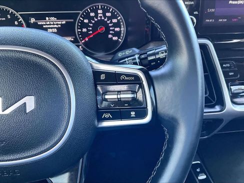 Used 2022 Kia Sorento EX image 23