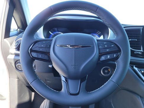 New 2026 Chrysler Pacifica Limited w/ S Appearance Package image 15