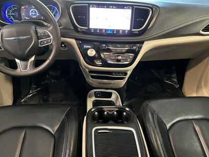 Used 2024 Chrysler Pacifica Limited