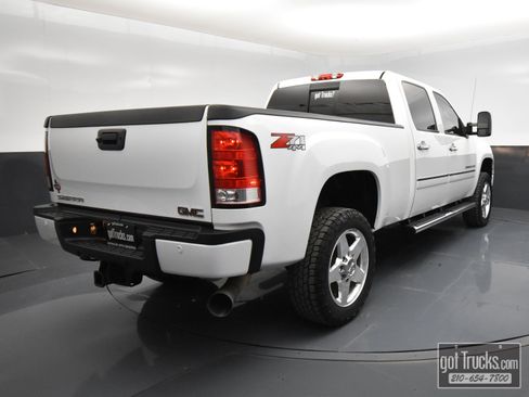 Used 2014 GMC Sierra 2500 Denali w/ Suspension Package, Off-Road image 46