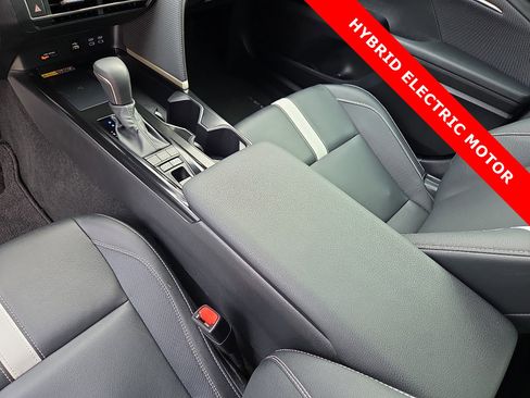 Used 2025 Toyota Camry SE w/ Convenience Package image 25