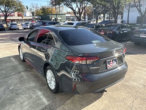 Used 2025 Toyota Corolla XLE image 4