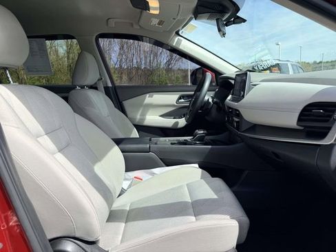 Used 2024 Nissan Rogue SV image 10