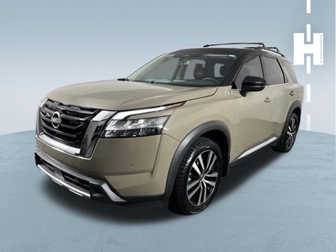 Used 2023 Nissan Pathfinder Platinum w/ Cargo Package AWD/4WD image 4