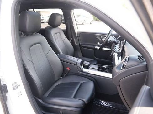 Used 2023 Mercedes-Benz GLB 250 4MATIC w/ Premium Package image 29