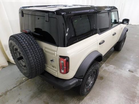 New 2025 Ford Bronco Badlands image 3