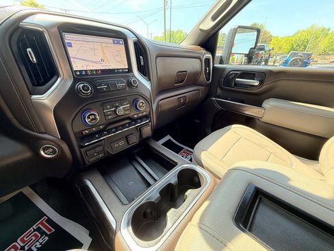 Used 2020 Chevrolet Silverado 2500 LTZ w/ LTZ Texas Edition image 32
