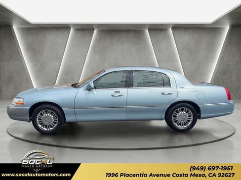 Used 2008 Lincoln Town Car Signature Limited RWD image 2