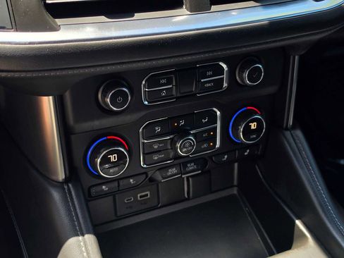 Used 2022 Chevrolet Tahoe LT w/ Luxury Package RWD image 31