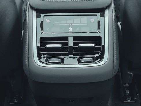 New 2026 Volvo XC90 B6 Plus w/ Protection Package Premier image 31