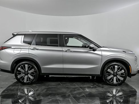 New 2026 Mitsubishi Outlander SE image 9