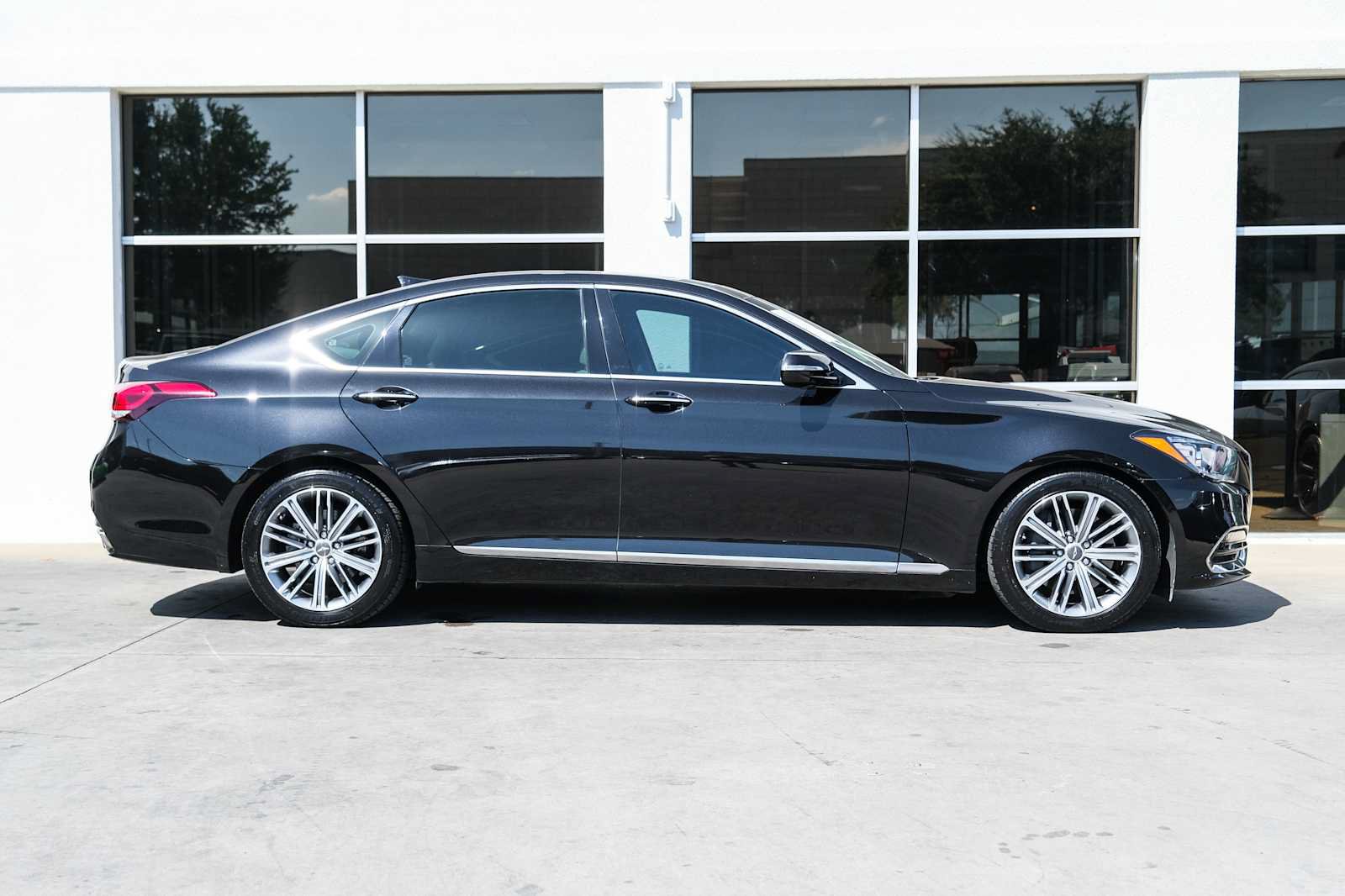 Used 2018 Genesis G80 3.8 w/ Option Group 02 RWD image 7