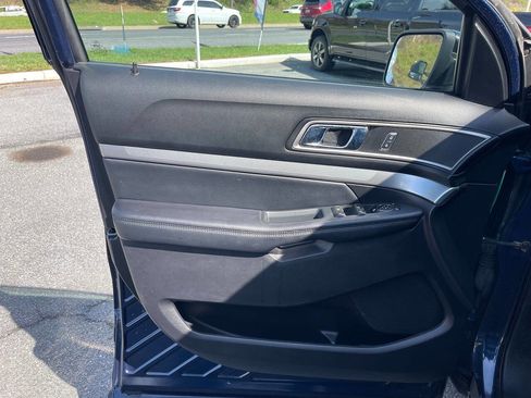 Used 2017 Ford Explorer XLT w/ Equipment Group 202A image 19