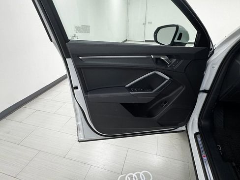 Used 2020 Audi Q3 2.0T Premium Plus w/ Premium Plus Package image 9