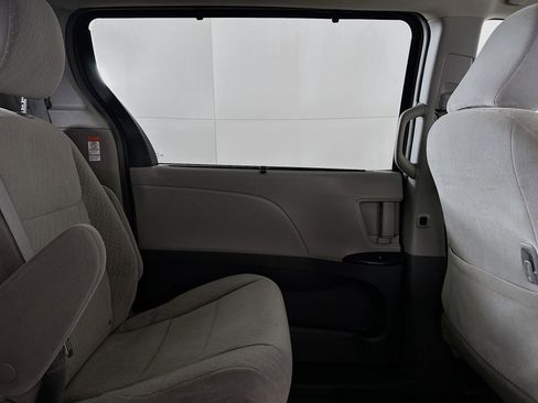 Used 2019 Toyota Sienna LE image 24