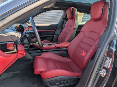 Used 2024 Porsche Taycan image 5